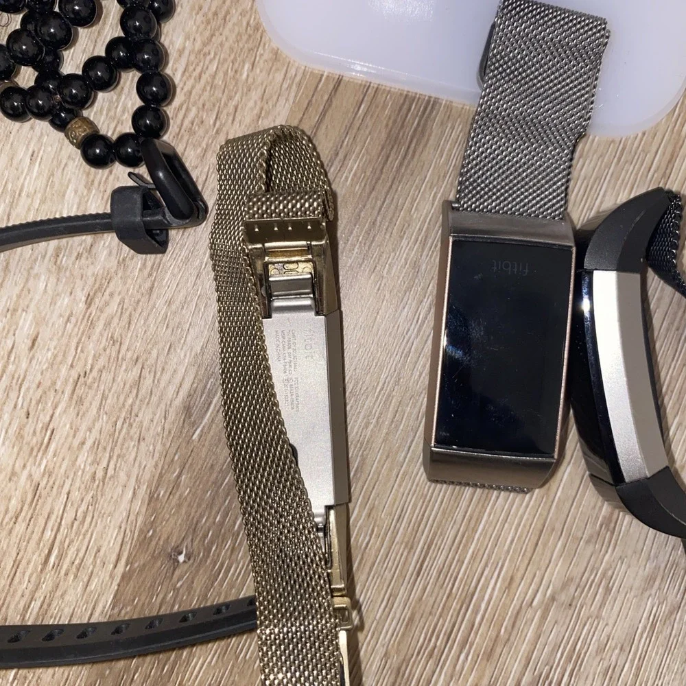 Lot of Fitbit Smartwatches, Fitbit Versa, Alta, Blaze,Charge - 7 Total -Untested